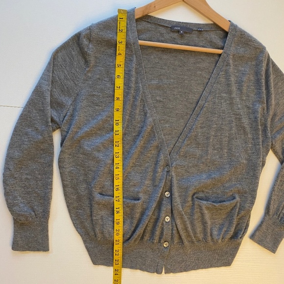 Vince 100% cashmere Ruched Button Front Cardigan Size Medium - Picture 11 of 15